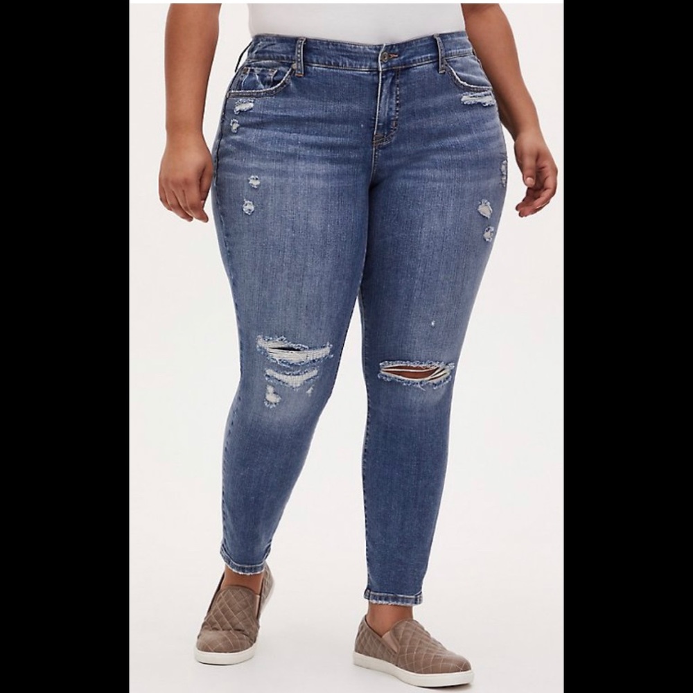 Torrid - MID RISE SKINNY JEAN - VINTAGE STRETCH MEDIUM WASH size 22